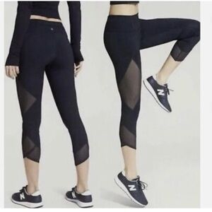 Athleta Leggings Capri Mesh Panel Black Cropped S Workout Gym Pilates Exercise